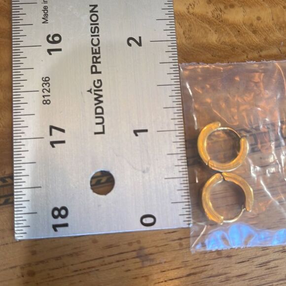 GOLD HUGGIES!   - Picture 5 of 6